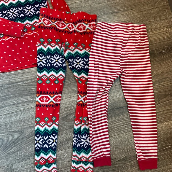 The Children’s Place Santa 4 and Cat & Jack Christmas Pajamas - Picture 9 of 10